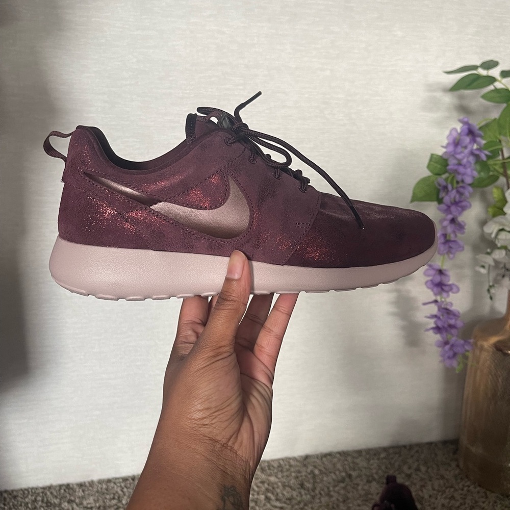 Nike Women’s Roshe One Shimmery Mahogany Low-Top Sneaker